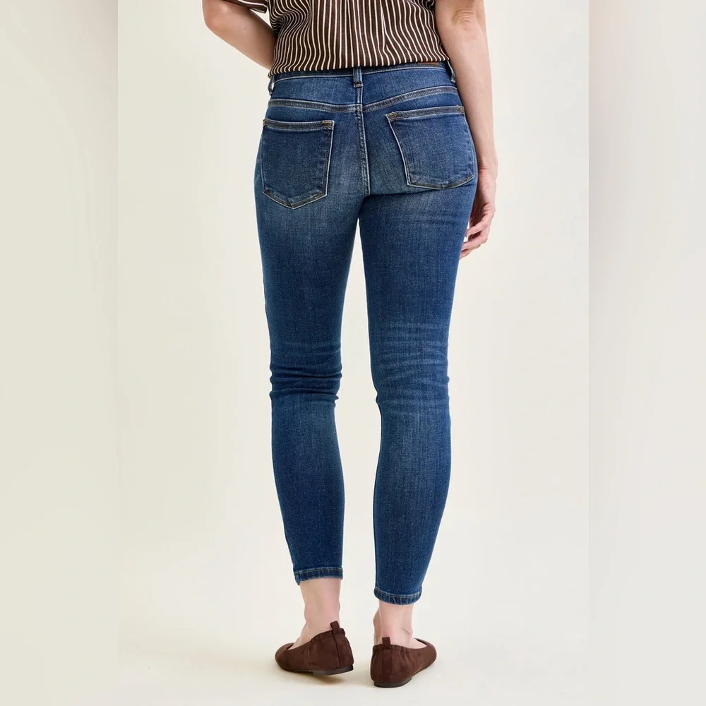 Judy Blue Ella‎ Mid Rise Hand Sand Classic Skinny Jeans Medium Wash Size 27 (5)